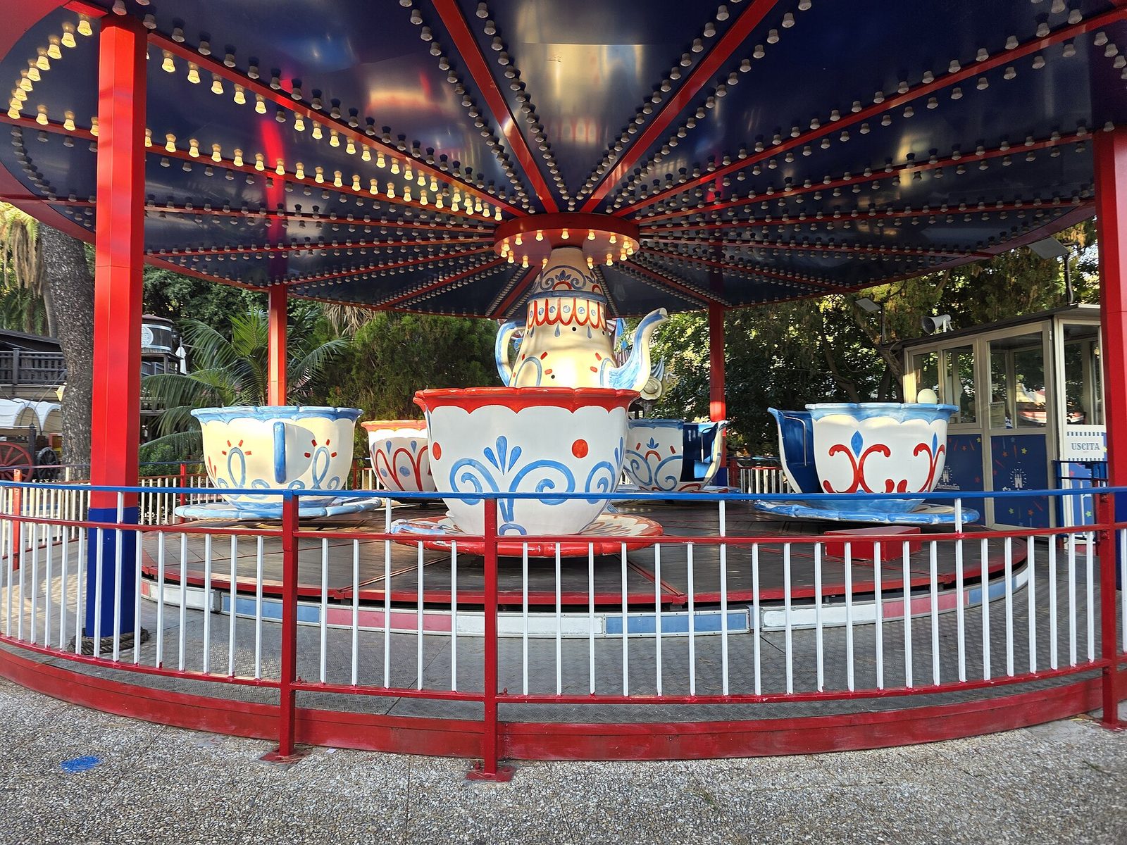 The teacup ride at Edenlandia amusement park, an easy half day in Naples with kids